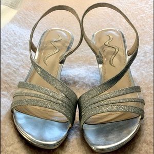Nina glitter low heel sandal sz9